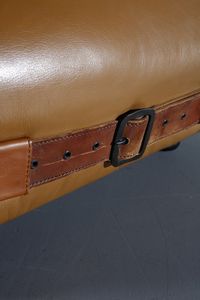 MANIFATTURA ITALIANA : Poltrona e poggiapiedi  - Asta Asta 378 | DESIGN E ARTI DECORATIVE DEL NOVECENTO - DESIGN Online - Associazione Nazionale - Case d'Asta italiane