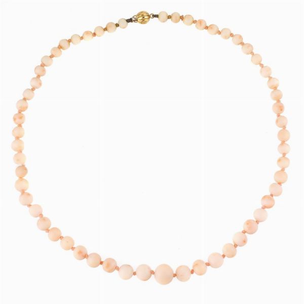 COLLANA IN CORALLO ROSA E ONICE  - Asta Gioielli  - Associazione Nazionale - Case d'Asta italiane