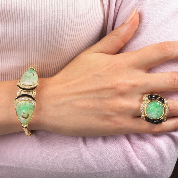 BRACCIALE E ANELLO CON GIADA ONICE SMALTO E DIAMANTI  - Asta Gioielli  - Associazione Nazionale - Case d'Asta italiane