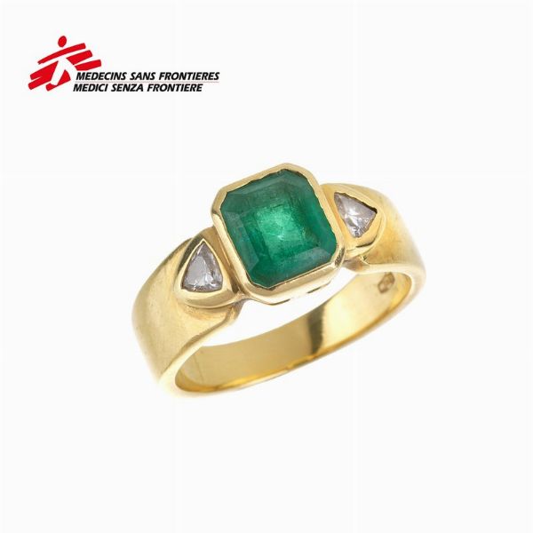 ANELLO CON SMEARLDO E DIAMANTI  - Asta Gioielli  - Associazione Nazionale - Case d'Asta italiane
