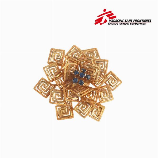 SPILLA MOTIVO GEOMETRICO CON ZAFFIRI  - Asta Gioielli  - Associazione Nazionale - Case d'Asta italiane