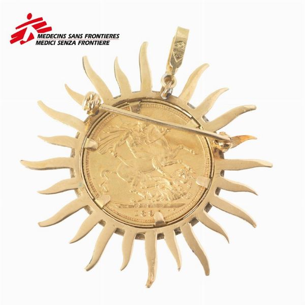 SPILLA/PENDENTE A FORMA DI SOLE CON STERLINA  - Asta Gioielli  - Associazione Nazionale - Case d'Asta italiane