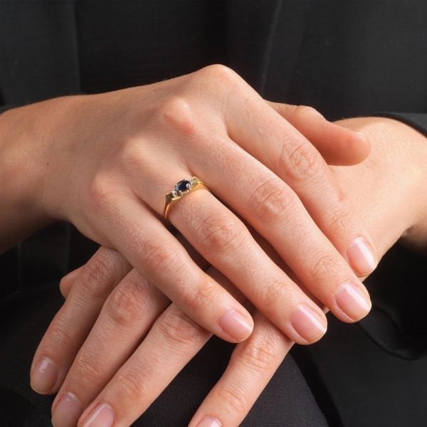 ANELLO CON ZAFFIRO E DIAMANTI  - Asta Gioielli  - Associazione Nazionale - Case d'Asta italiane