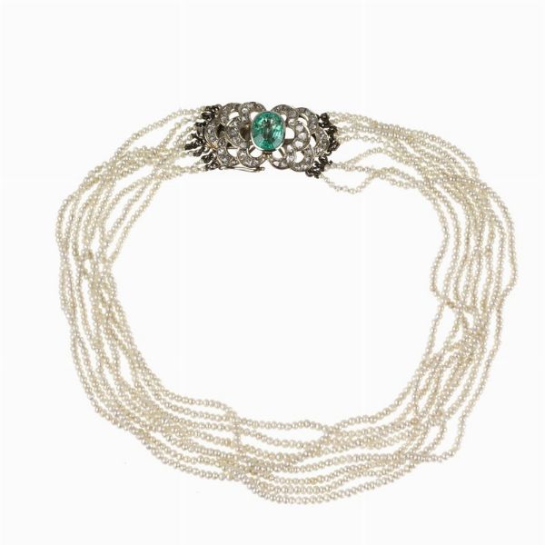GIROCOLLO IN MICROPERLE CON SMERALDO E DIAMANTI  - Asta Gioielli  - Associazione Nazionale - Case d'Asta italiane