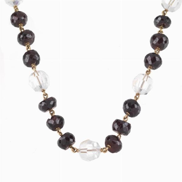 LUNGA COLLANA CON GRANATI E CRISTALLO  - Asta Gioielli  - Associazione Nazionale - Case d'Asta italiane