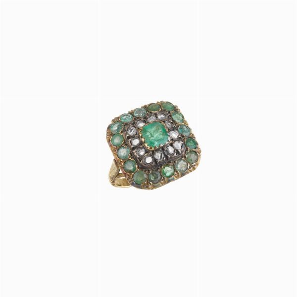 SPILLA E ANELLO CON SMERALDI E DIAMANTI  - Asta Gioielli  - Associazione Nazionale - Case d'Asta italiane