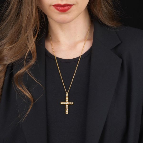 COLLANA CON CROCE PENDENTE  - Asta Gioielli  - Associazione Nazionale - Case d'Asta italiane
