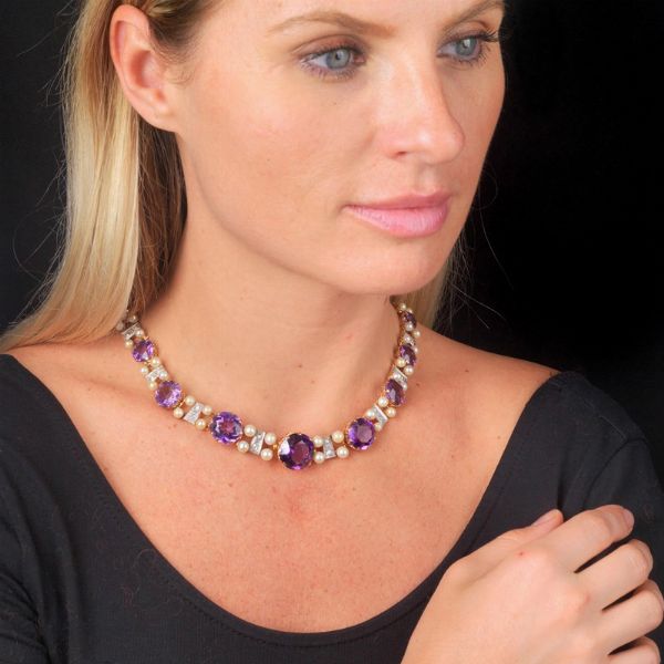 GIROCOLLO CON AMETISTE PERLE E DIAMANTI  - Asta Gioielli  - Associazione Nazionale - Case d'Asta italiane