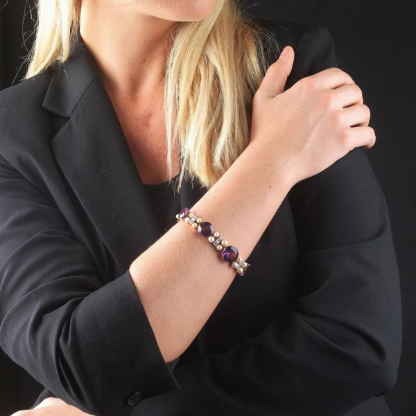BRACCIALE CON AMETISTE PERLE E DIAMANTI  - Asta Gioielli  - Associazione Nazionale - Case d'Asta italiane