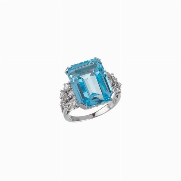ANELLO CON QUARZO BLU E DIAMANTI  - Asta Gioielli  - Associazione Nazionale - Case d'Asta italiane