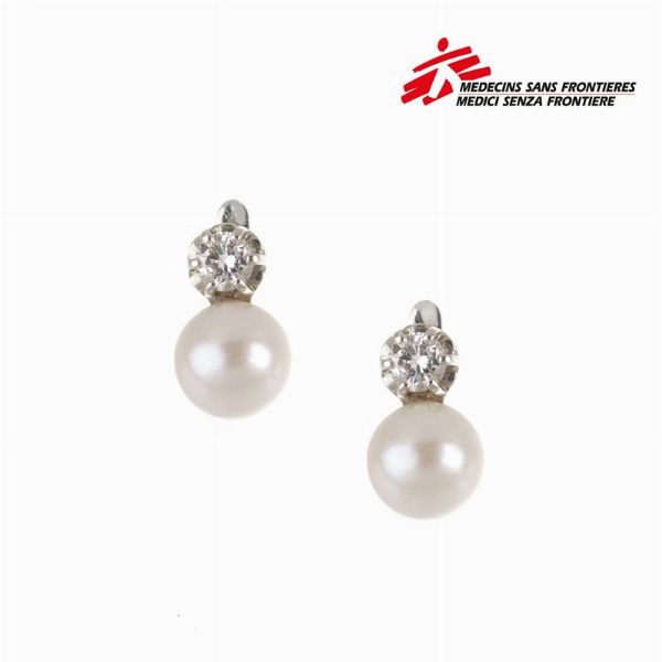 PAIO DI ORECCHINI CON PERLE E DIAMANTI  - Asta Gioielli  - Associazione Nazionale - Case d'Asta italiane