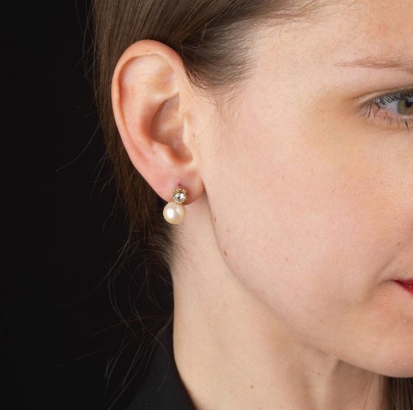 PAIO DI ORECCHINI CON PERLE E DIAMANTI  - Asta Gioielli  - Associazione Nazionale - Case d'Asta italiane