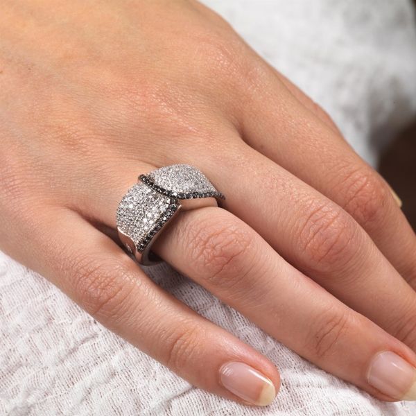 SALVINI ANELLO A FASCIA CON DIAMANTI  - Asta Gioielli  - Associazione Nazionale - Case d'Asta italiane