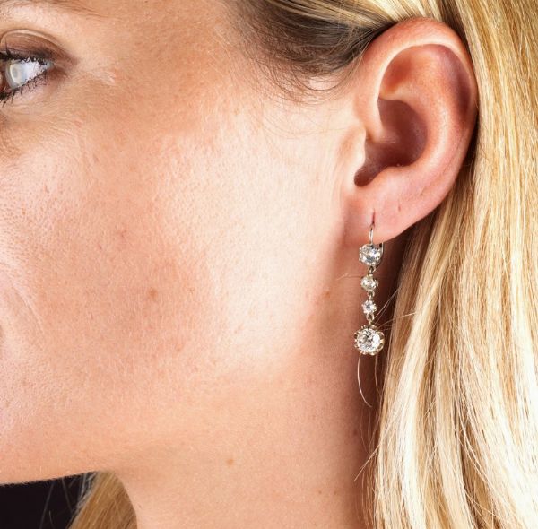 PAIO DI ORECCHINI PENDENTI CON DIAMANTI  - Asta Gioielli  - Associazione Nazionale - Case d'Asta italiane