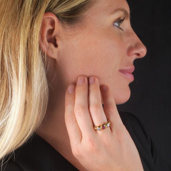 ANELLO TRILOGY CON RUBINO E DIAMANTI  - Asta Gioielli  - Associazione Nazionale - Case d'Asta italiane