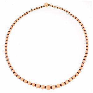 COLLANA IN CORALLO ROSA E ONICE  - Asta Gioielli  - Associazione Nazionale - Case d'Asta italiane