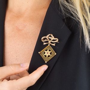 SPILLA A FIOCCO CON PENDENTE  - Asta Gioielli  - Associazione Nazionale - Case d'Asta italiane