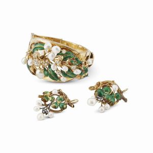 DEMI PARURE A TRALCIO FIORITO CON PERLE E SMALTI  - Asta Gioielli  - Associazione Nazionale - Case d'Asta italiane