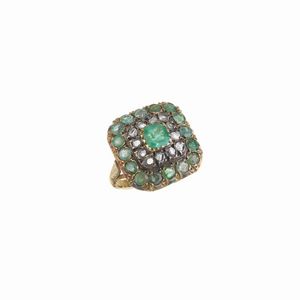 SPILLA E ANELLO CON SMERALDI E DIAMANTI  - Asta Gioielli  - Associazione Nazionale - Case d'Asta italiane