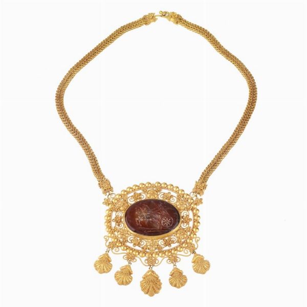 COLLANA CON PENDENTE STILE ARCHEOLOGICO  - Asta Gioielli in stile archeologico  - Associazione Nazionale - Case d'Asta italiane