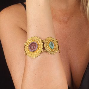 BRACCIALE STILE ARCHEOLOGICO CON PIETRE DURE  - Asta Gioielli in stile archeologico  - Associazione Nazionale - Case d'Asta italiane