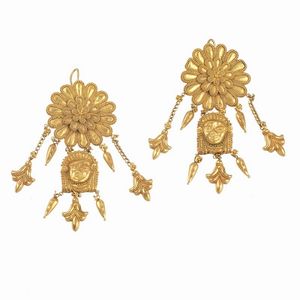 PAIO DI ORECCHINI PENDENTI STILE ARCHEOLOGICO  - Asta Gioielli in stile archeologico  - Associazione Nazionale - Case d'Asta italiane