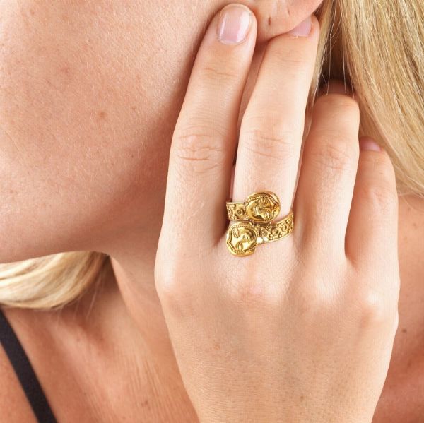 ANELLO CONTRARIE STILE ARCHEOLOGICO  - Asta Importanti maioliche rinascimentali  - Associazione Nazionale - Case d'Asta italiane