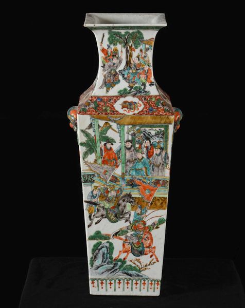 Coppia di vasi in porcellana Famiglia Verde a sezione quadrata con scene di vita di corte e mascheroni a foggia di testa leonina, Cina, Dinastia Qing, epoca Guangxu (1875-1908)  - Asta Fine chinese works of art - Associazione Nazionale - Case d'Asta italiane