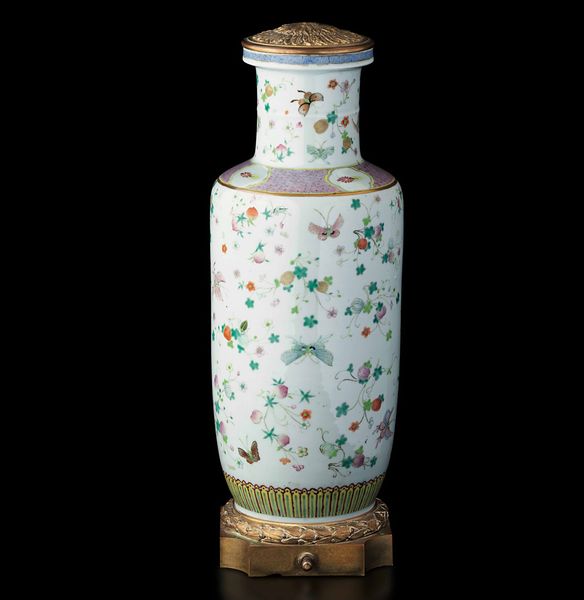 Vaso in porcellana Famiglia Rosa con decori floreali, Cina, Dinastia Qing, XIX secolo  - Asta Fine chinese works of art - Associazione Nazionale - Case d'Asta italiane