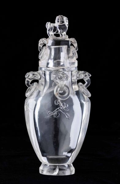 Vaso scolpito in cristallo di rocca con presa del coperchio a foggia di leone e anse ad anello con mascheroni, Cina, Dinastia Qing, XIX secolo  - Asta Fine chinese works of art - Associazione Nazionale - Case d'Asta italiane