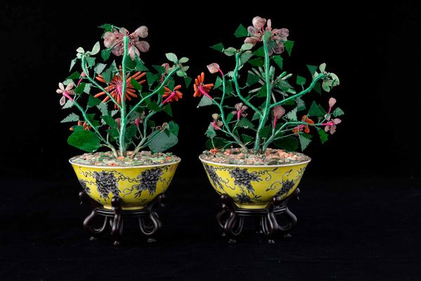 Rara coppia di ciotole in porcellana a fondo giallo con decoro naturalistico a grisaille in stile Dayazhai, Cina, Dinastia Qing, epoca Guangxu (1875-1908)  - Asta Fine chinese works of art - Associazione Nazionale - Case d'Asta italiane