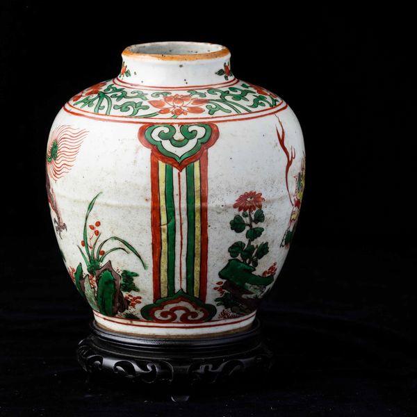 Jar in porcellana con figure di draghi e decori floreali, Cina, Dinastia Qing, epoca Shunzhi (1644-1661)  - Asta Fine chinese works of art - Associazione Nazionale - Case d'Asta italiane
