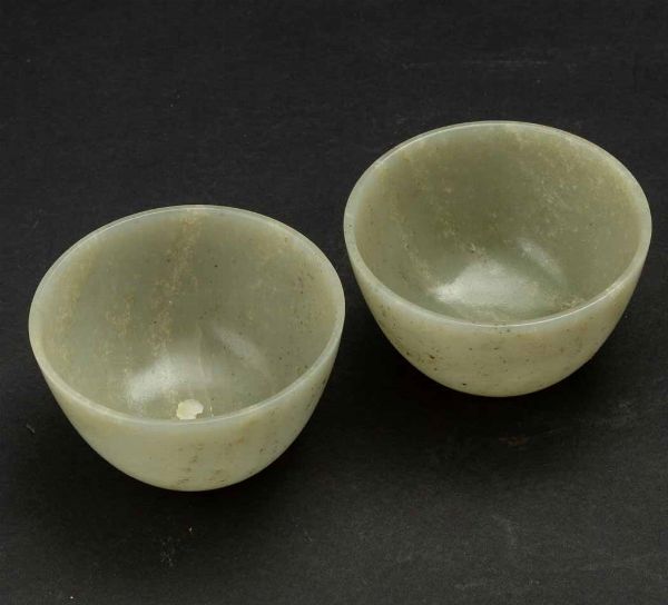 Due piccole coppe scolpite in giada Celadon, Cina, Dinastia Qing, marca e del periodo Qianlong (1736-1796)  - Asta Fine chinese works of art - Associazione Nazionale - Case d'Asta italiane