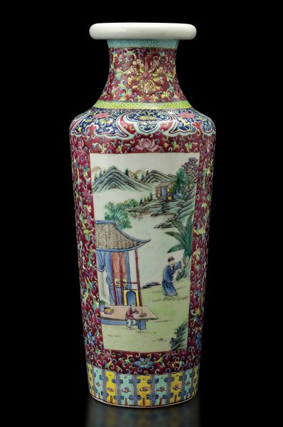 Vaso in porcellana a smalti policromi con decori floreali e scene di vita comune entro riserve, Cina, Repubblica, XX secolo  - Asta Fine chinese works of art - Associazione Nazionale - Case d'Asta italiane