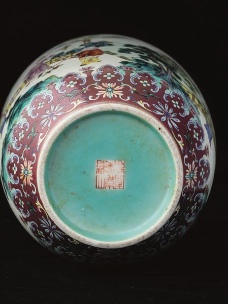 Vaso in porcellana con piccole anse sagomate e scena di vita comune con saggi e discepoli, Cina, Repubblica, XX secolo  - Asta Fine chinese works of art - Associazione Nazionale - Case d'Asta italiane