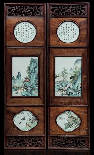 Quattro importanti pannelli con placche in porcellana finemente dipinte e raffiguranti paesaggi, iscrizioni e soggetti naturalistici, Cina, Dinastia Qing, XIX secolo  - Asta Fine chinese works of art - Associazione Nazionale - Case d'Asta italiane