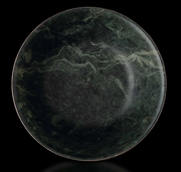 Ciotola scolpita in giada verde, Cina, Dinastia Qing, XIX secolo  - Asta Fine chinese works of art - Associazione Nazionale - Case d'Asta italiane