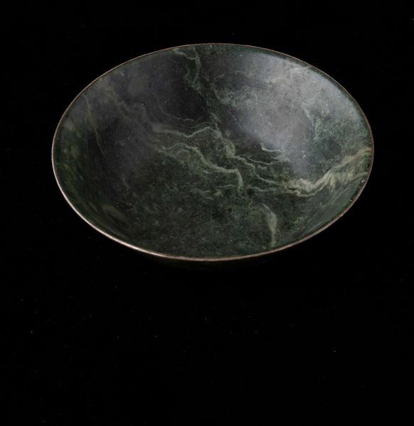 Ciotola scolpita in giada verde, Cina, Dinastia Qing, XIX secolo  - Asta Fine chinese works of art - Associazione Nazionale - Case d'Asta italiane