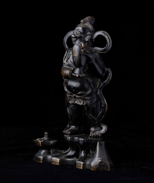 Figura di O'Boy stante in bronzo, Cina, Dinastia Ming, XVII secolo  - Asta Fine chinese works of art - Associazione Nazionale - Case d'Asta italiane