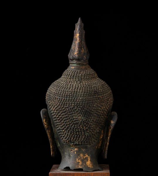 Testa di Buddha in bronzo con tracce di doratura, Thailandia, XVIII secolo  - Asta Fine chinese works of art - Associazione Nazionale - Case d'Asta italiane