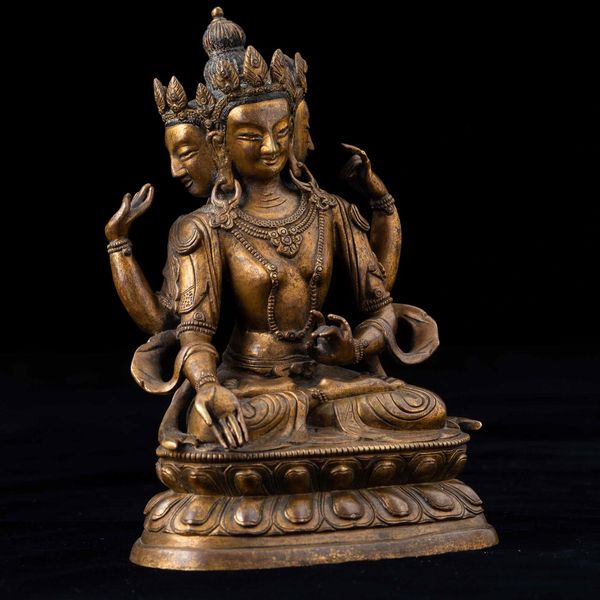 Figura di Amitaya in bronzo seduta su doppio fiore di loto, Cina, Dinastia Qing, epoca Qianlong (1736-1796)  - Asta Fine chinese works of art - Associazione Nazionale - Case d'Asta italiane