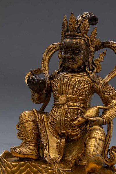 Rara figura di guardiano in bronzo dorato, Cina, Dinastia Qing, epoca Qianlong (1736-1796)  - Asta Fine chinese works of art - Associazione Nazionale - Case d'Asta italiane