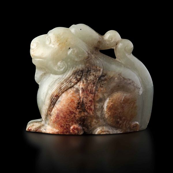 Figura di draghetto scolpita in giada e russet, Cina, Dinastia Qing, XIX secolo  - Asta Fine chinese works of art - Associazione Nazionale - Case d'Asta italiane