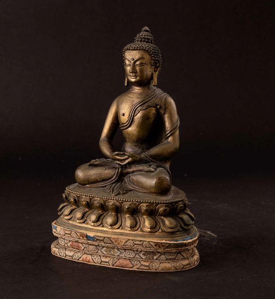 Figura di Buddha Amitayus seduto su doppio fiore di loto in bronzo, Cina, Dinastia Qing, epoca Qianlong (1736-1796)  - Asta Fine chinese works of art - Associazione Nazionale - Case d'Asta italiane