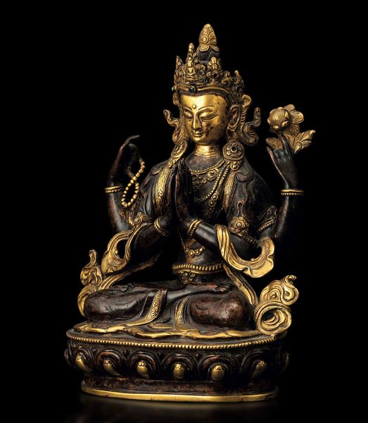 Figura di Buddha seduto su fiore di loto in bronzo con tracce di doratura, Tibet, XIX secolo  - Asta Fine chinese works of art - Associazione Nazionale - Case d'Asta italiane
