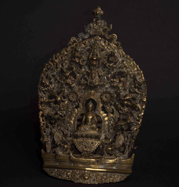 Raro gruppo in bronzo con figura centrale di Buddha entro aura e altre divinit�, Tibet, XVIII secolo  - Asta Fine chinese works of art - Associazione Nazionale - Case d'Asta italiane