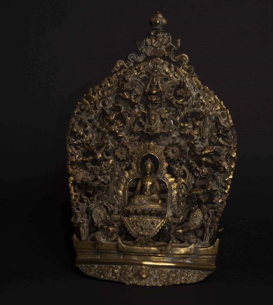 Raro gruppo in bronzo con figura centrale di Buddha entro aura e altre divinit�, Tibet, XVIII secolo  - Asta Fine chinese works of art - Associazione Nazionale - Case d'Asta italiane
