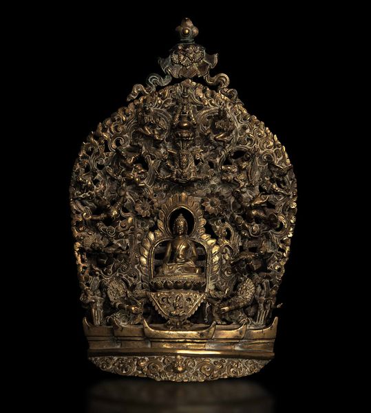 Raro gruppo in bronzo con figura centrale di Buddha entro aura e altre divinit�, Tibet, XVIII secolo  - Asta Fine chinese works of art - Associazione Nazionale - Case d'Asta italiane