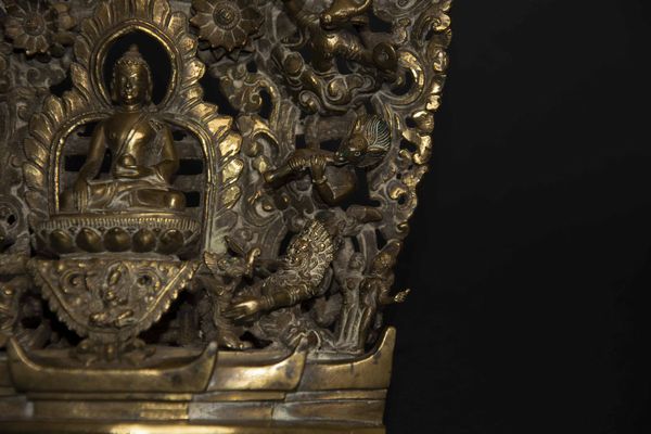 Raro gruppo in bronzo con figura centrale di Buddha entro aura e altre divinit, Tibet, XVIII secolo  - Asta Fine chinese works of art - Associazione Nazionale - Case d'Asta italiane