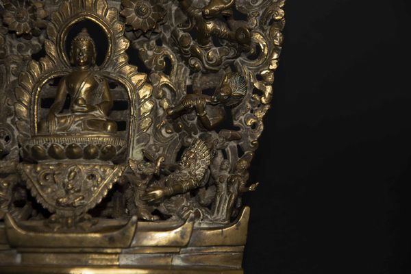 Raro gruppo in bronzo con figura centrale di Buddha entro aura e altre divinit�, Tibet, XVIII secolo  - Asta Fine chinese works of art - Associazione Nazionale - Case d'Asta italiane